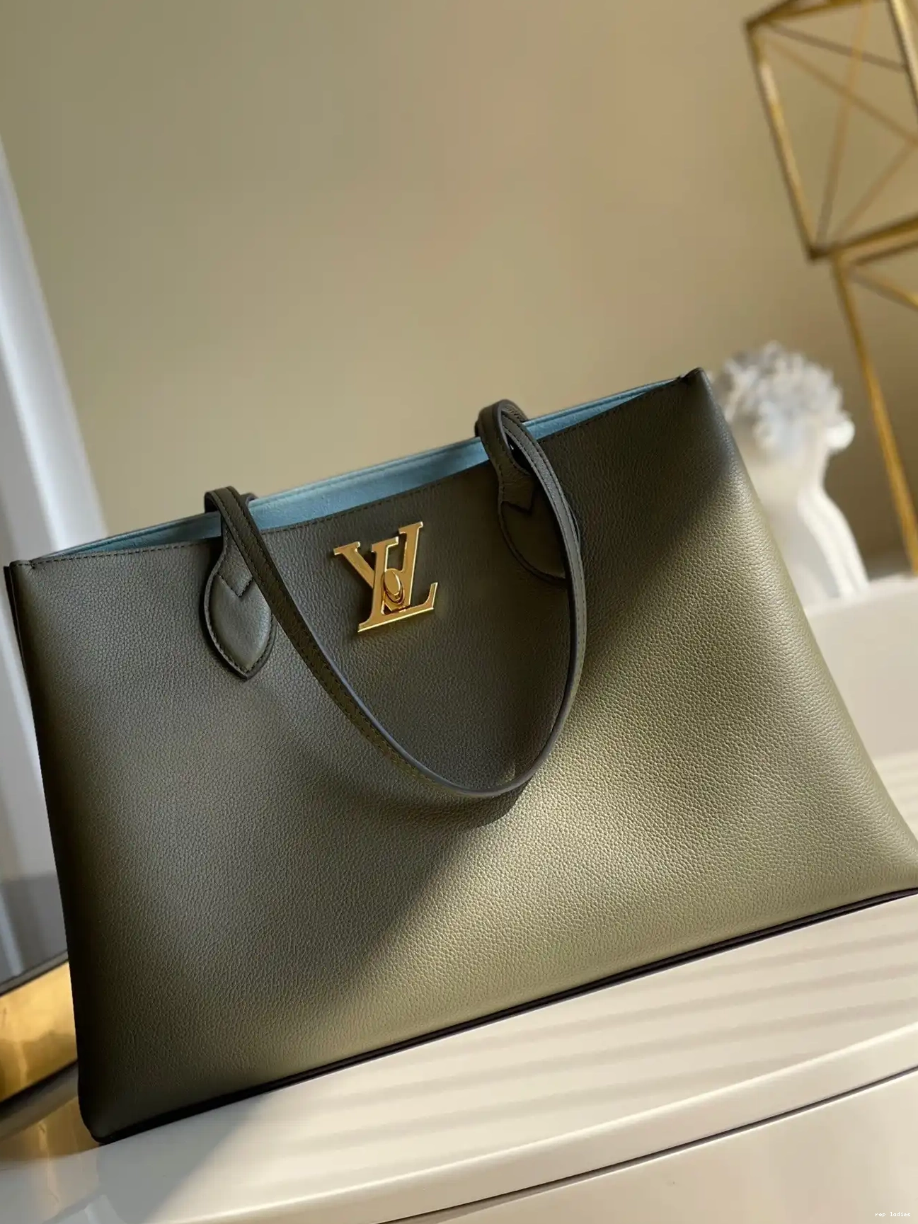 Cheap SHOPPER LOUIS VUITTON LOCKME 0701